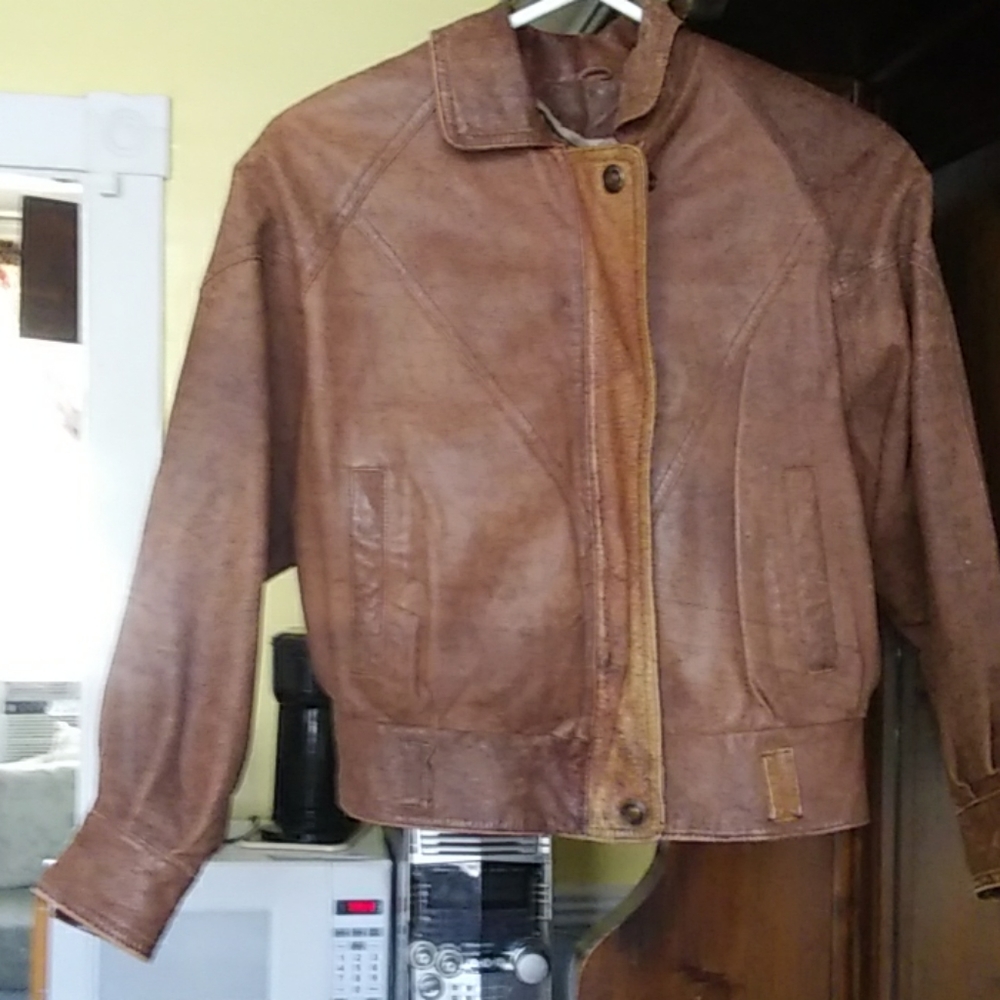 100 percent Leather jacket has inside pockets